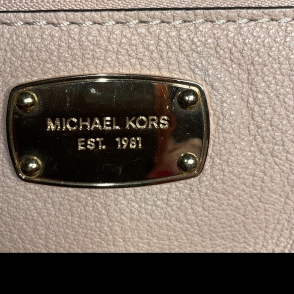 Michael Kors Cream Crossbody Bag - Picture 2 of 6